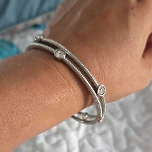 Elegant Silver Bracelet with Crystal Accents